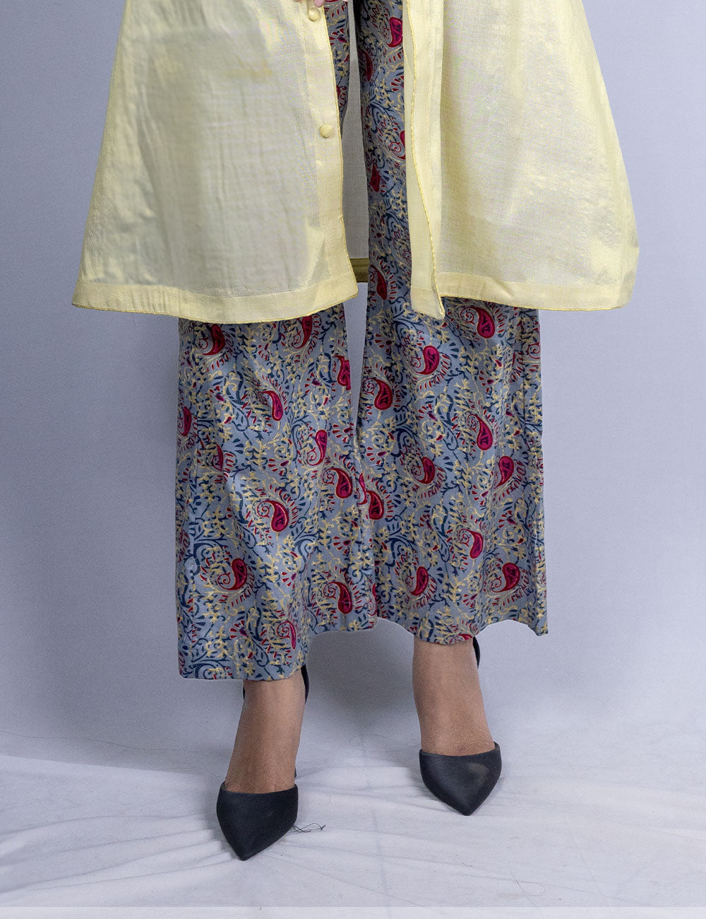 The Blend ā A blend of modernism and traditional Ajrak and Kerala kasavu (Tri-set )