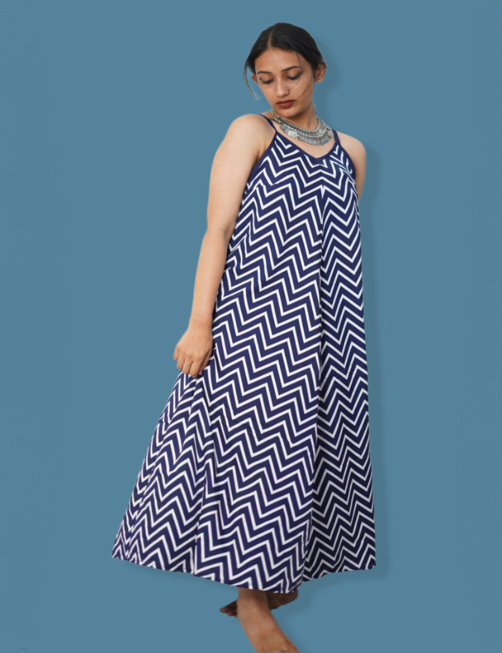 Zigzag flow – Blue & White Zigzag pattern on a Maxi Dress